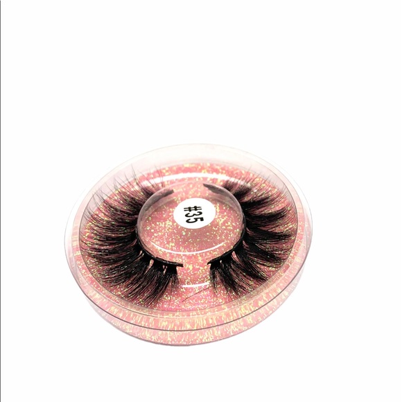 Dramatic lashes - Picture 2 of 2